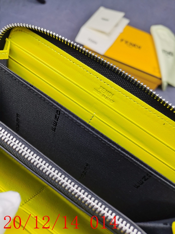 超激安ブランド財布偽物着用イメージ